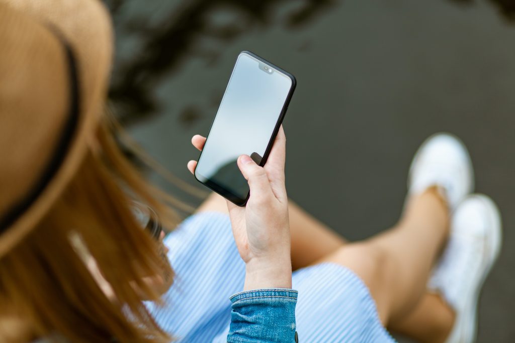 Searching Dating Apps For Validation, Not Dates? You May Be ‘Ego-scrolling’